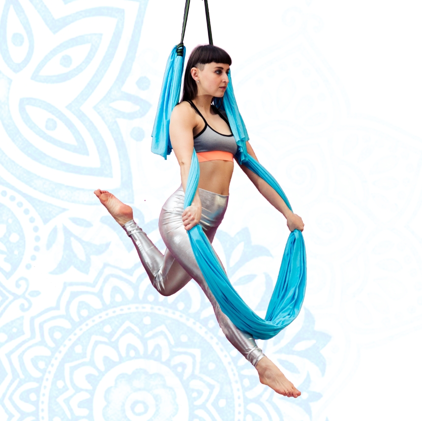 Aerial Yoga mit Marina